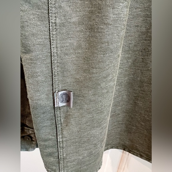 Lululemon Commission Long-Sleeve Shirt
Size L
Color: Mossy Green/Grey - Picture 6 of 10